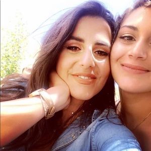 Meet your Posher, Zeina